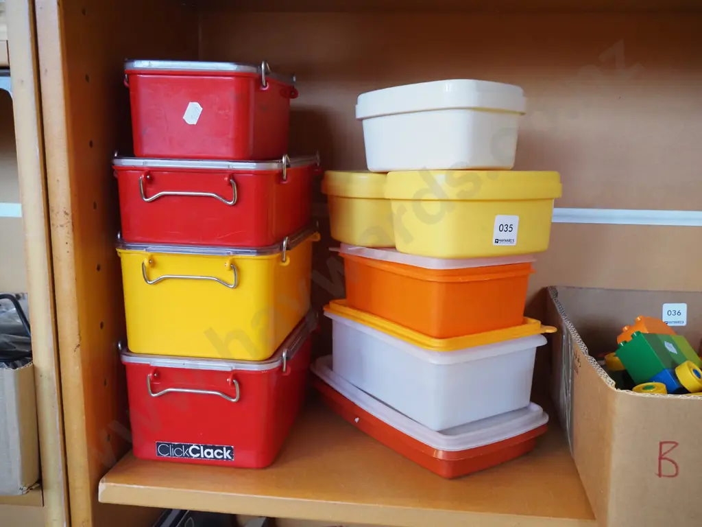 various plastic storage containers Image 1++