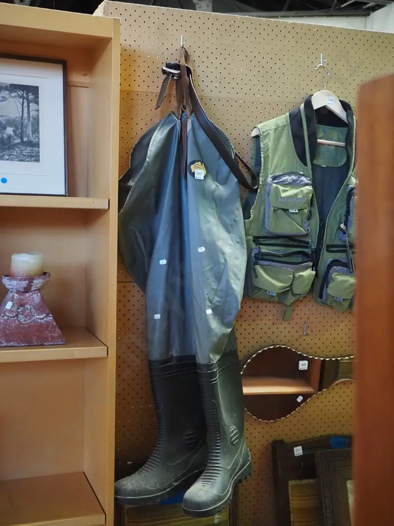 pair of Horne's size 8 waders Image 1++