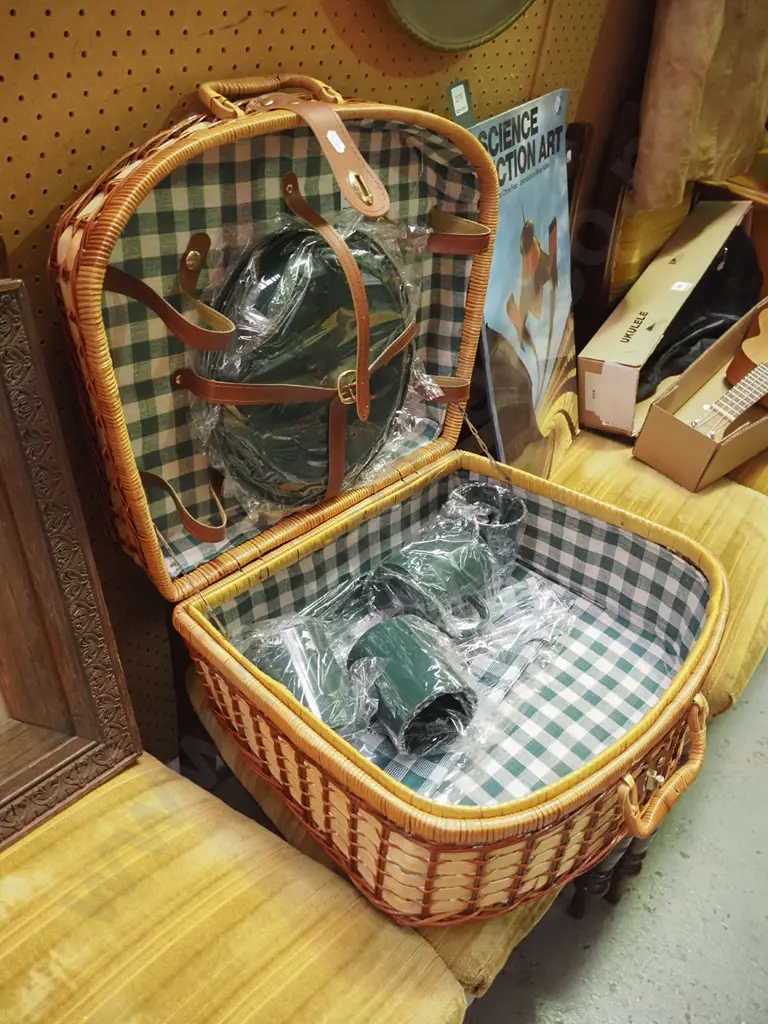 picnic hamper Image 1++