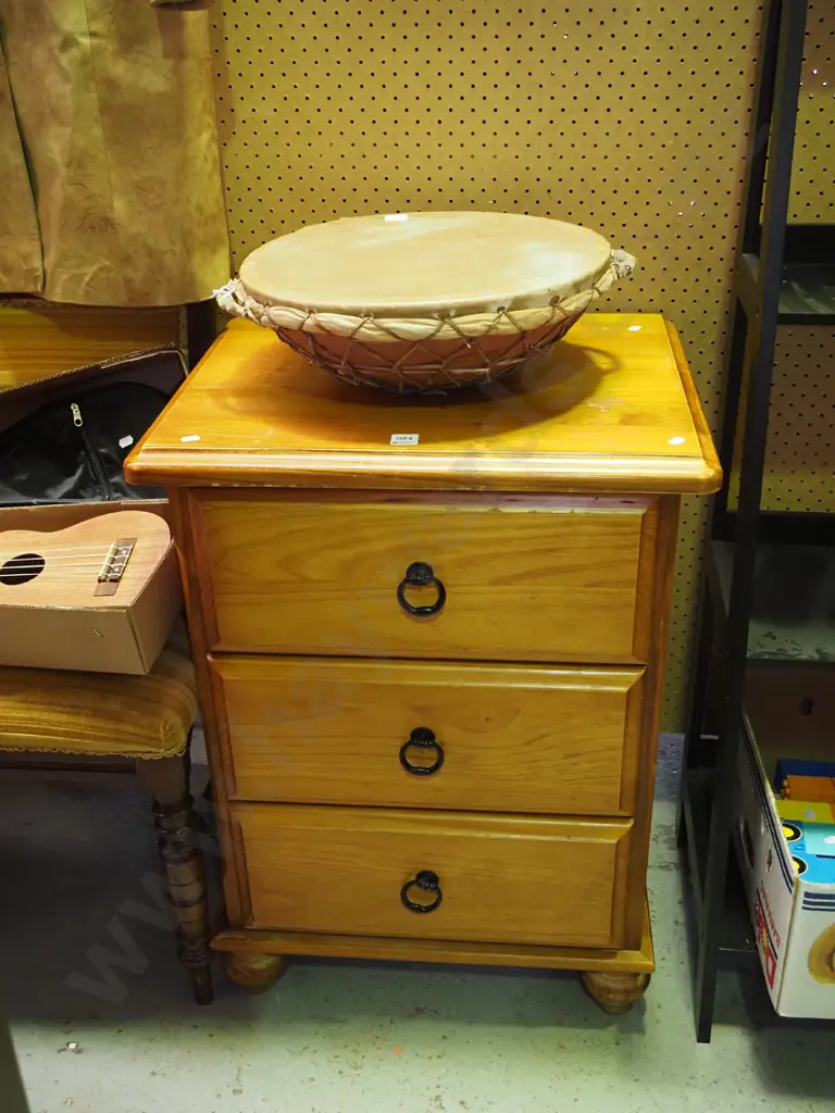 small solid pine 3 drawer chest H-600 W-560 D-440 Image 1++