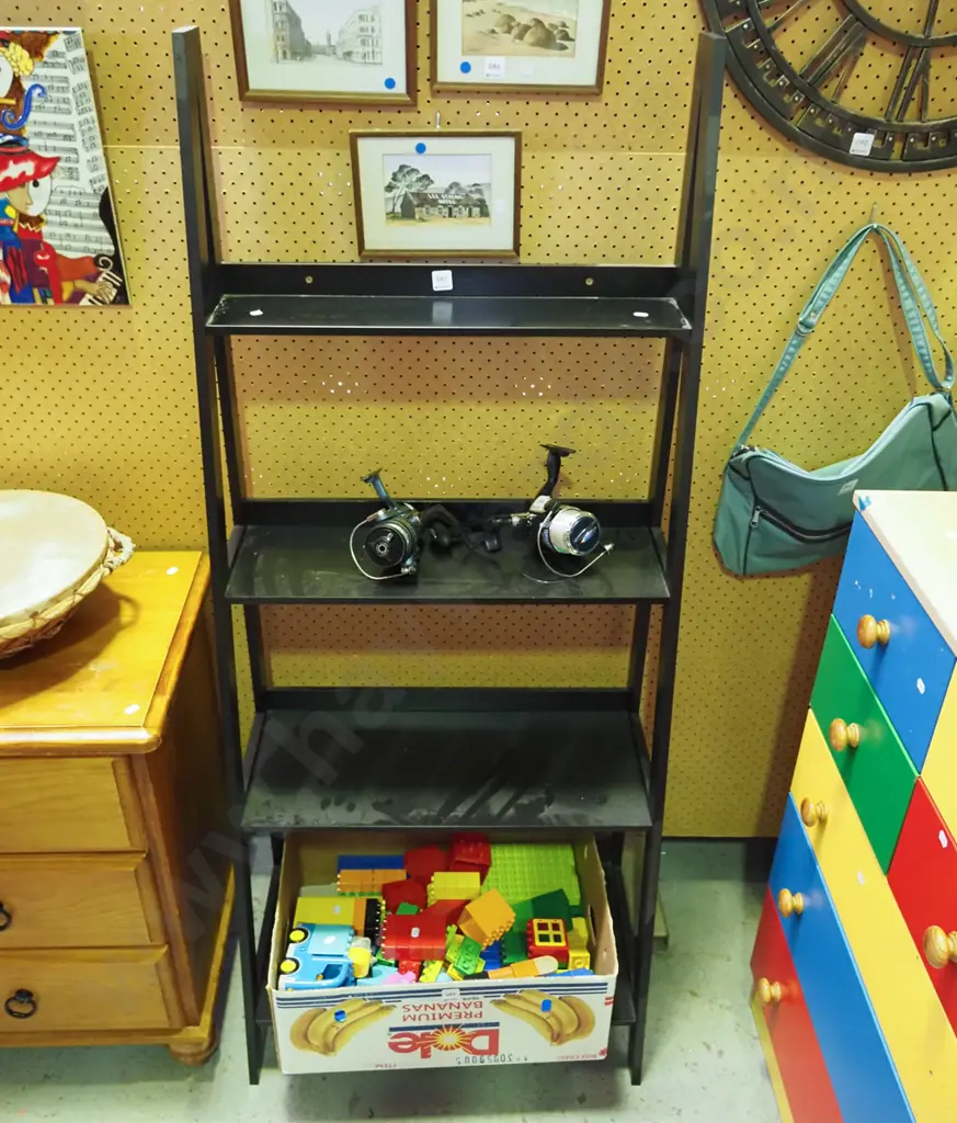 black triangular bookcase H-1500 W-630 D-390 Image 1++