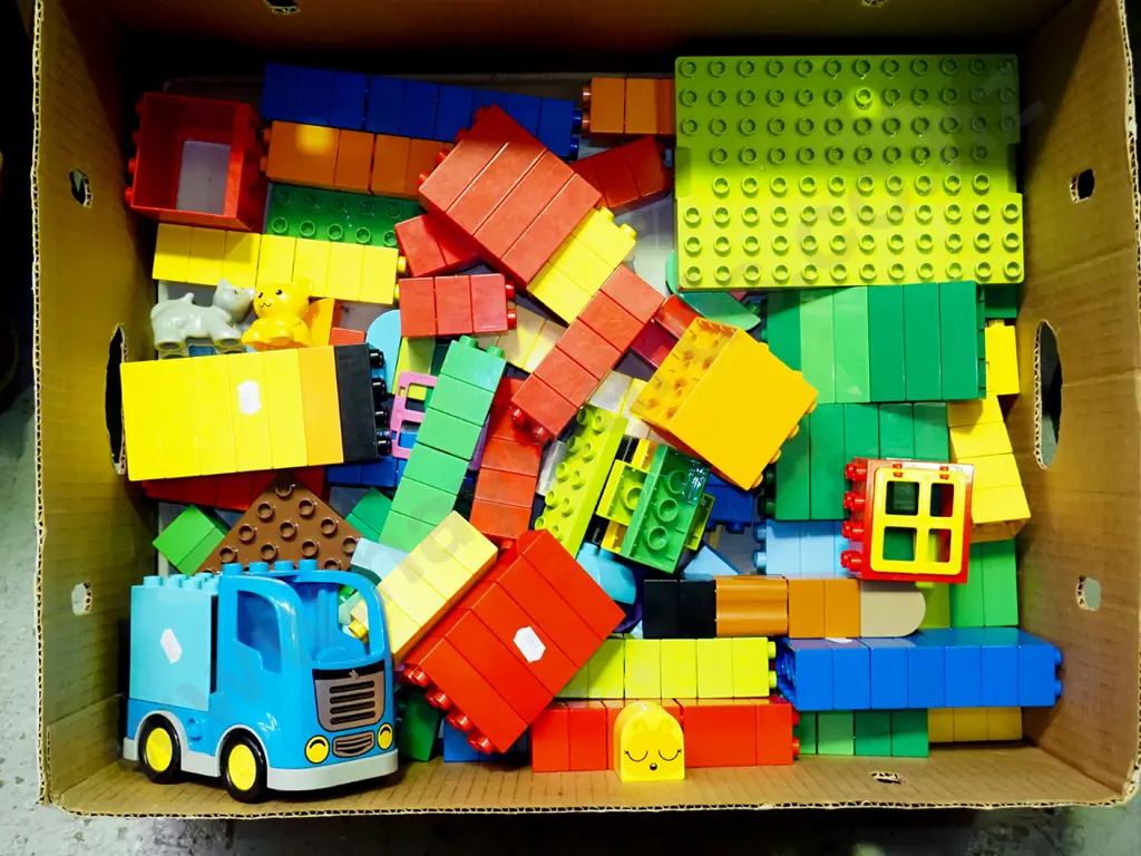 box of Duplo building blocks Image 1++