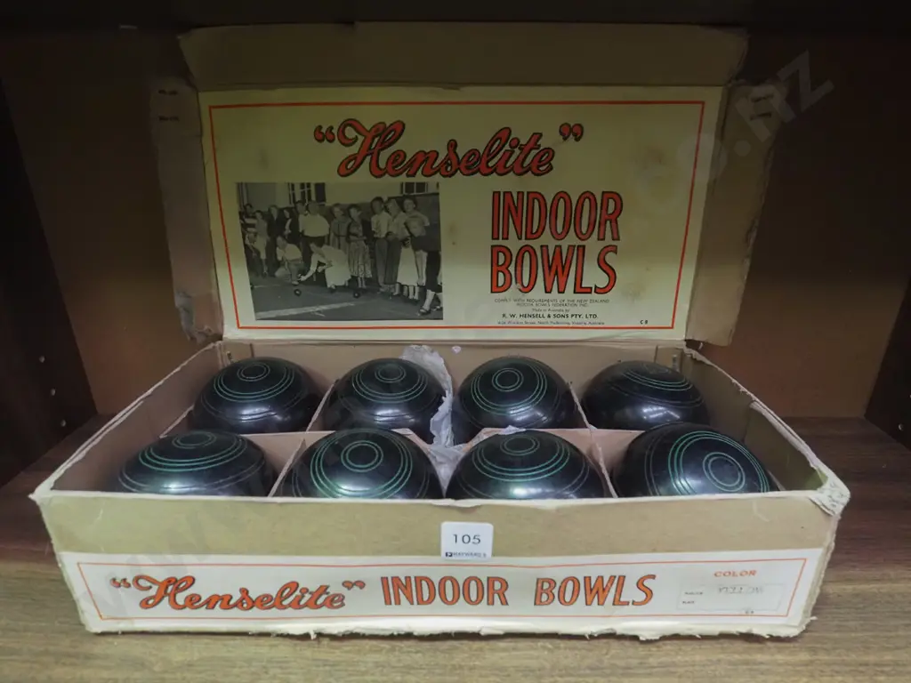 set of 8 Henselite indoor bowls Image 1++