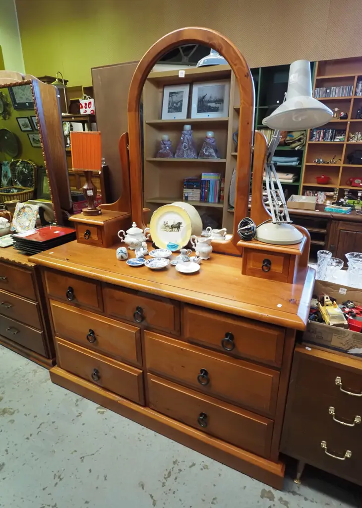 solid rimu 9 drawer mirror back dresser H-1700 W-1260 D-450 Image 1++