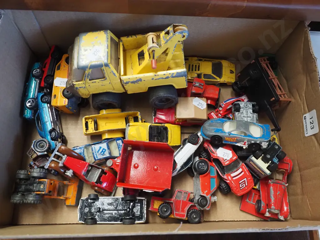 box of model vehicles Image 1++