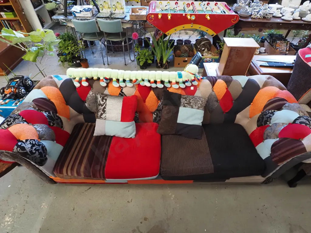 modern patchwork upholstered deep buttoned  chesterfield 3 seater settee - excellent condition Image 1++