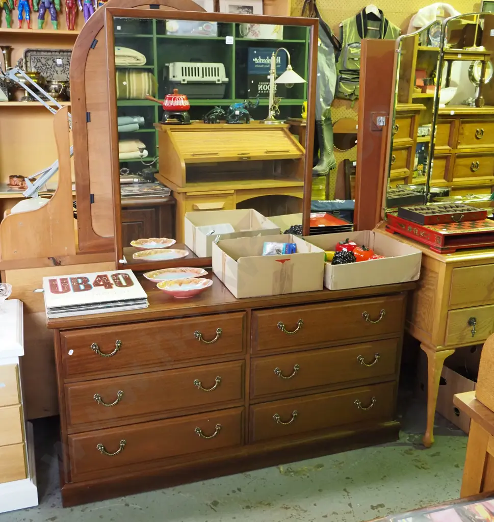 mahogany and rimu 6 drawer mirror back dresser H-1640 W-1330 D-410 Image 1++