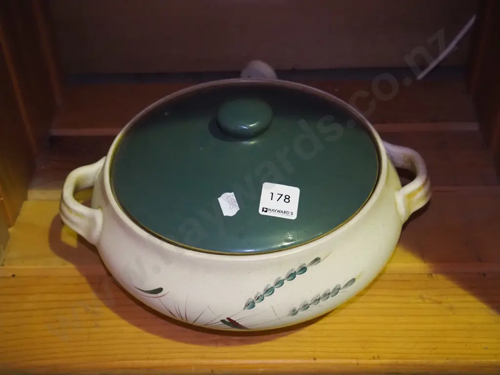 Denby green wheat casserole Image 1++