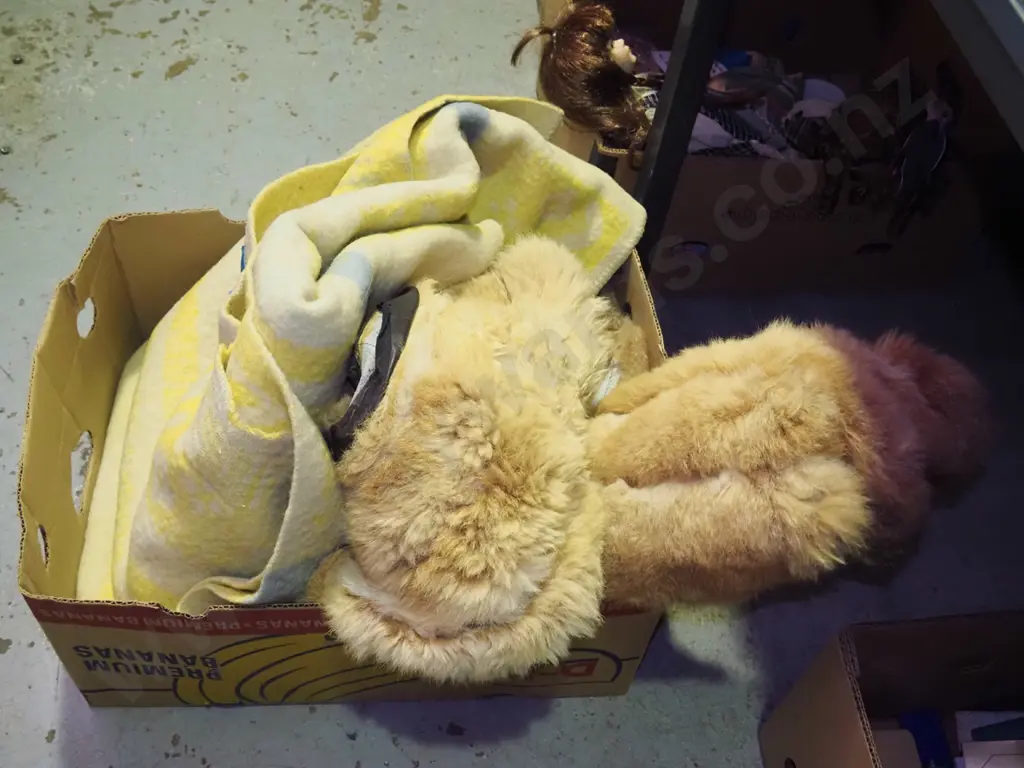 checked woollen blanket, partially made fur coats Image 1++