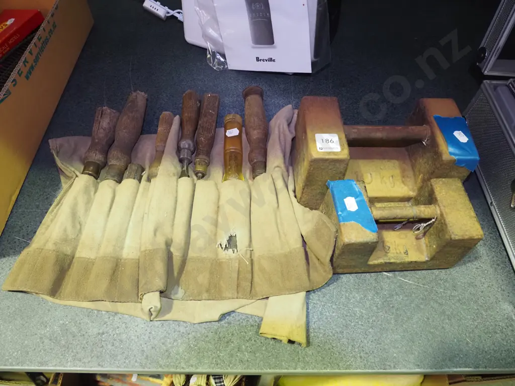cast iron weights, chisels Image 1++