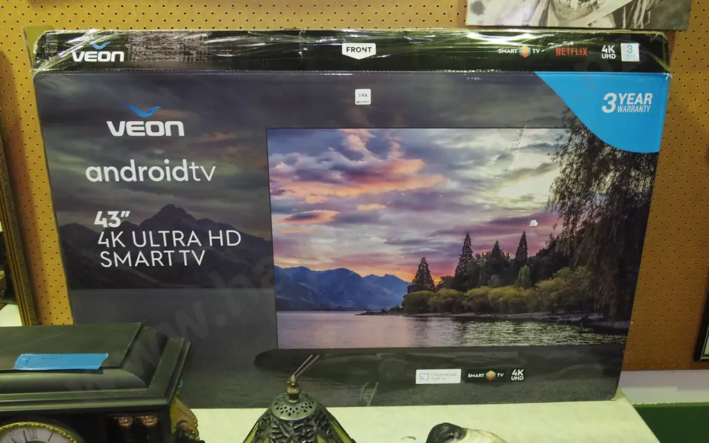 Veon 43" smart TV in box Image 1++
