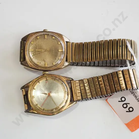 2x wristwatches
