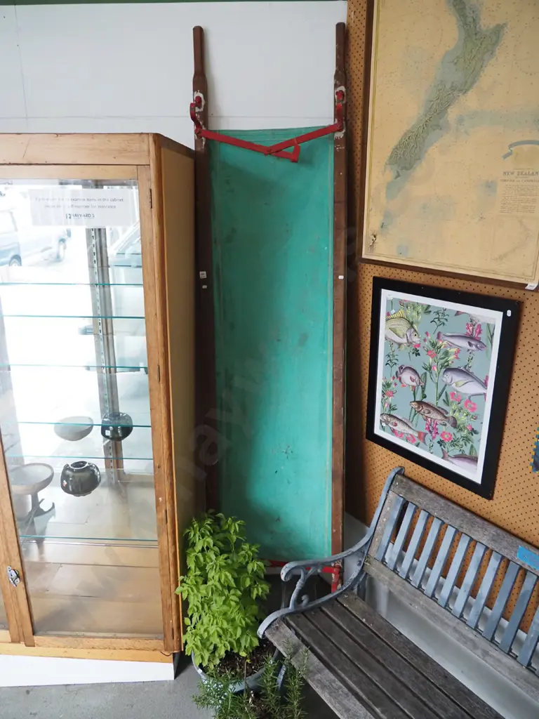 vintage canvas stretcher Image 1++
