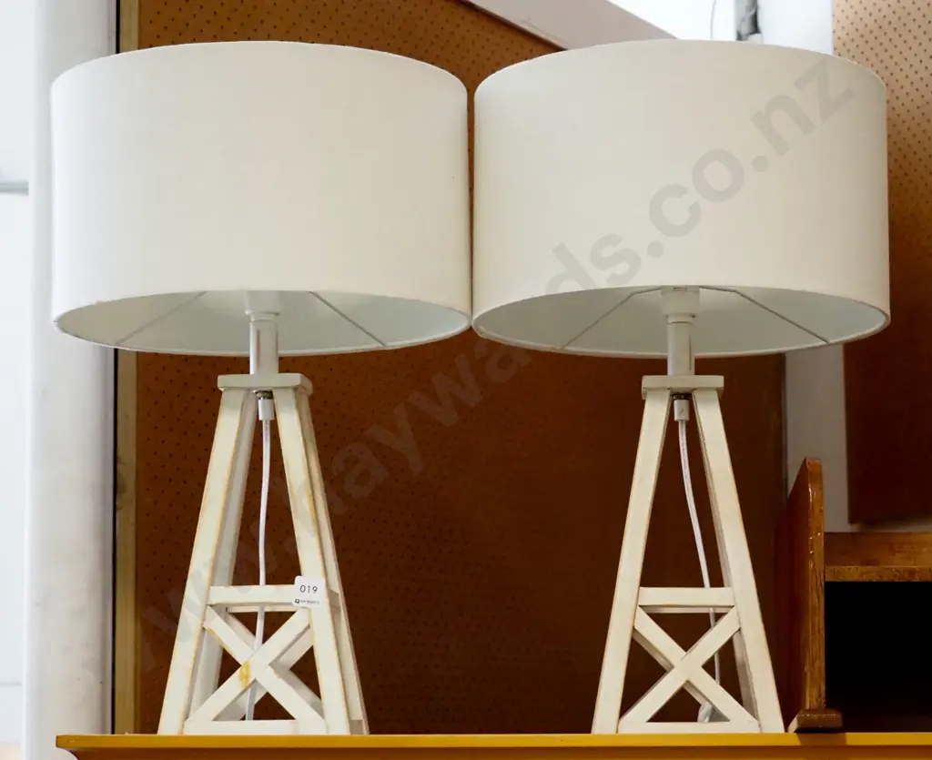 matching wood based table lamps H-570 Image 1++