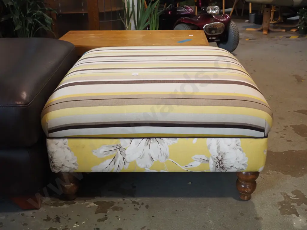 striped upholstered ottoman H-450 W-840 D-840 Image 1++