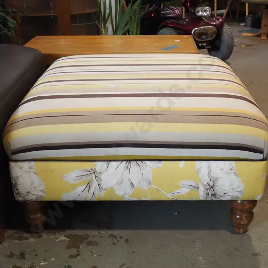 striped upholstered ottoman H-450 W-840 D-840
