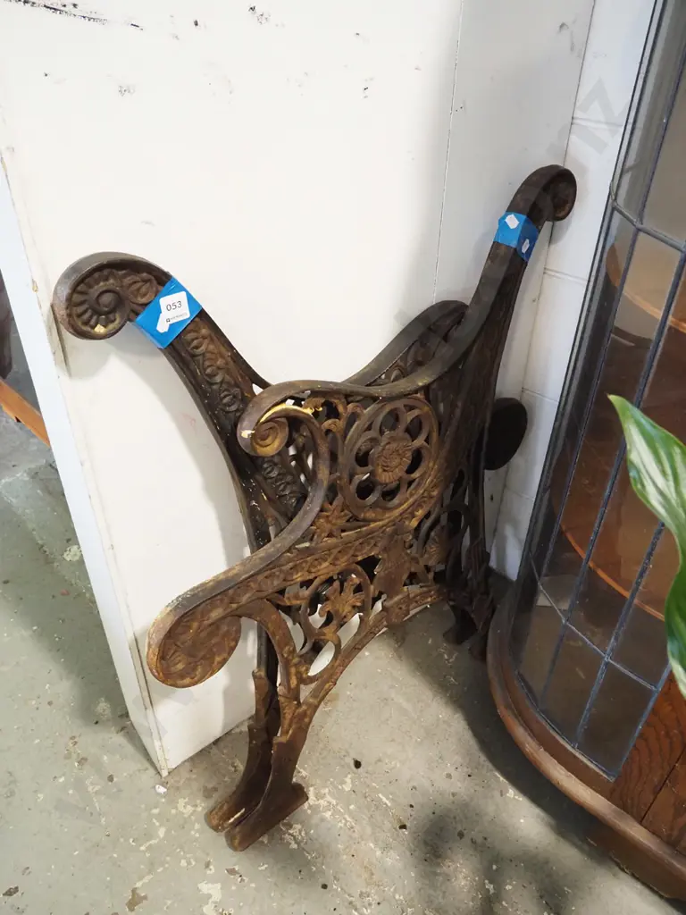 2x cast iron Victorian bench seat ends Image 1++