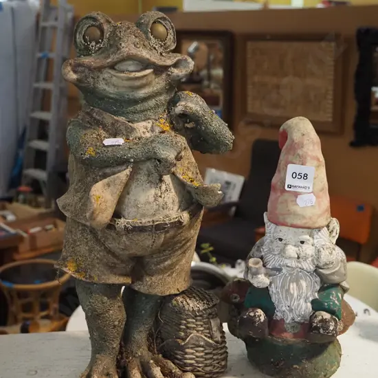 2x composite garden ornaments