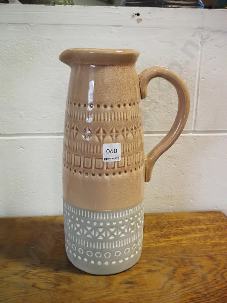 ewer vase Image 1++