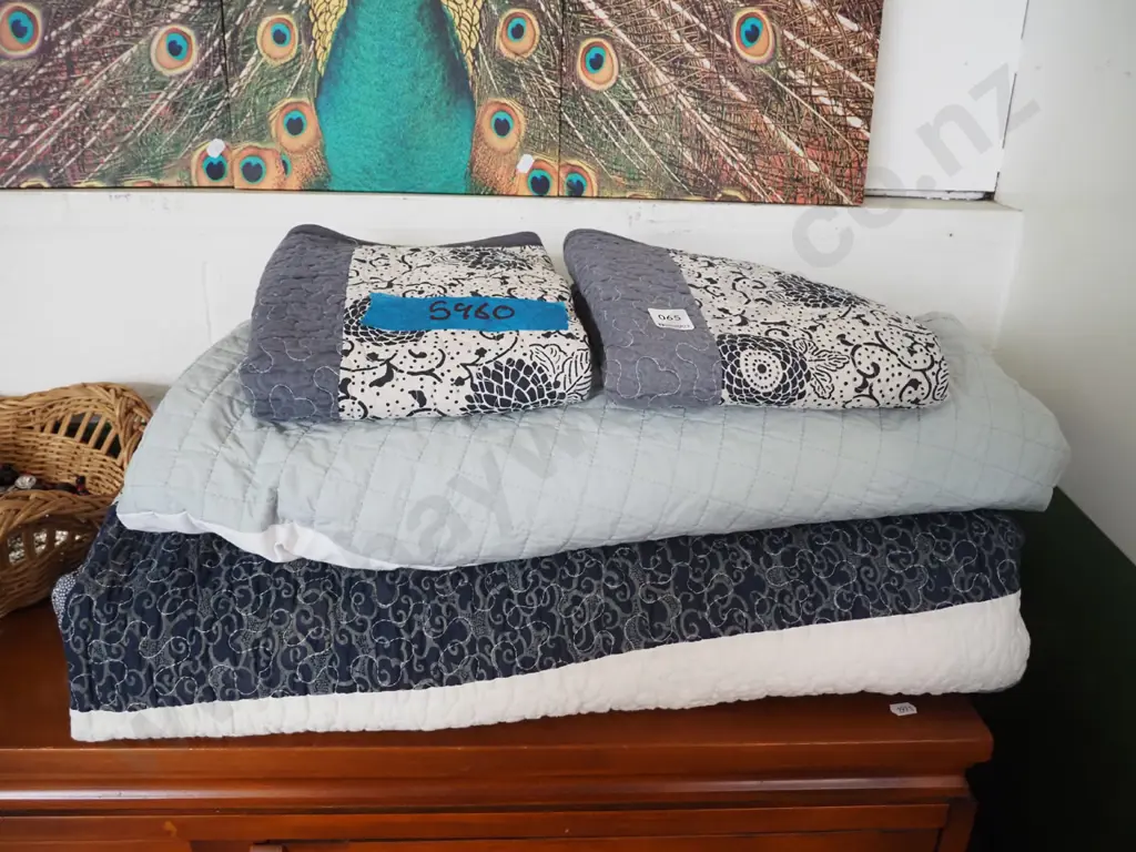 blue quilt, pillow cases and mattress cover Image 1++