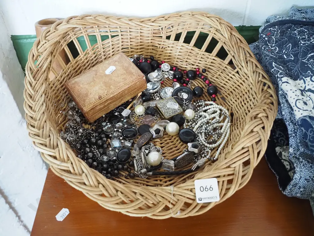 cane basket and costume jewellery Image 1++