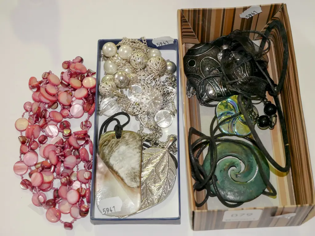 2x boxes of various pendants and necklaces Image 1++
