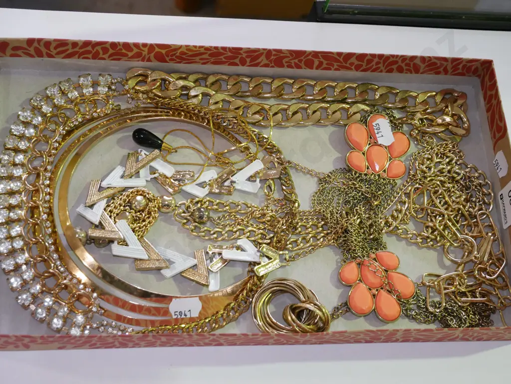tray of costume jewellery Image 1++