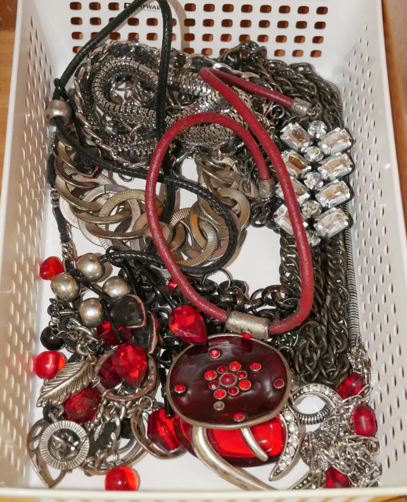 tray of costume jewellery - tray not included Image 1++