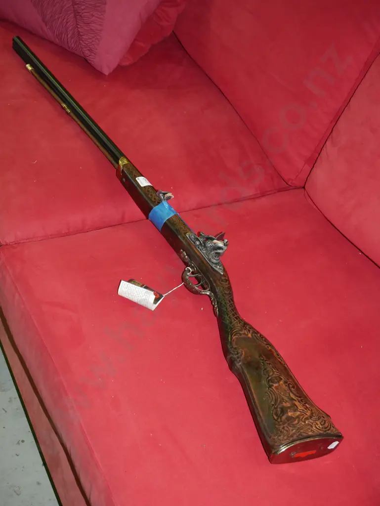reproduction flint lock rifle - some damage to one firing pin Image 1++