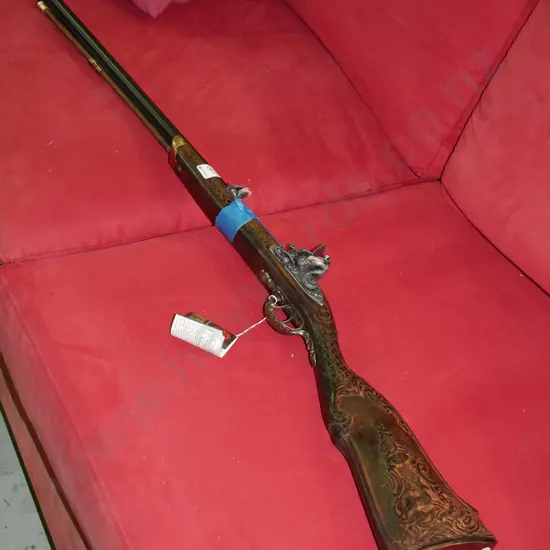 reproduction flint lock rifle - some damage to one firing pin