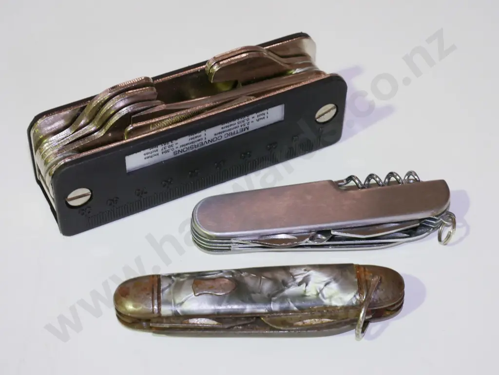 2x pocket knives, multi tool Image 1++