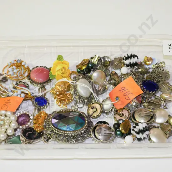 tray of costume jewellery
