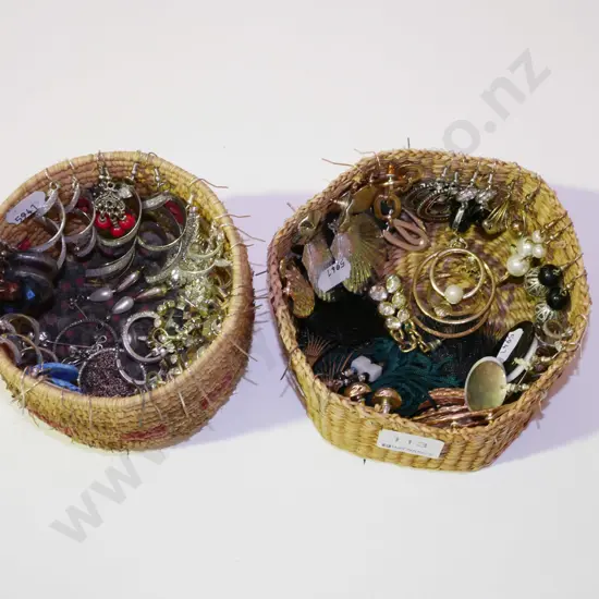 2x costume jewellery