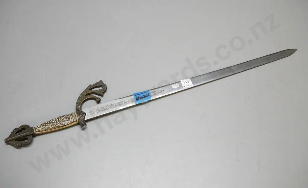 reproduction sword - damage to handle Image 1++
