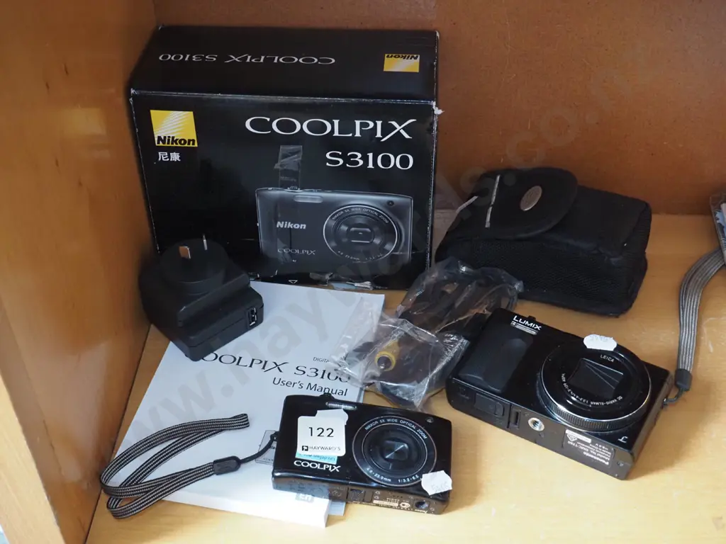 2 compact digital cameras - Nikon Coolpix with box and accessories and a Panasonic Lumix Image 1++