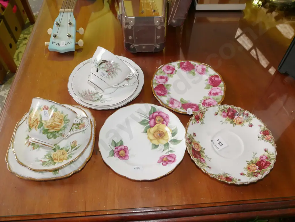 2x trios, side plates, saucers Image 1++