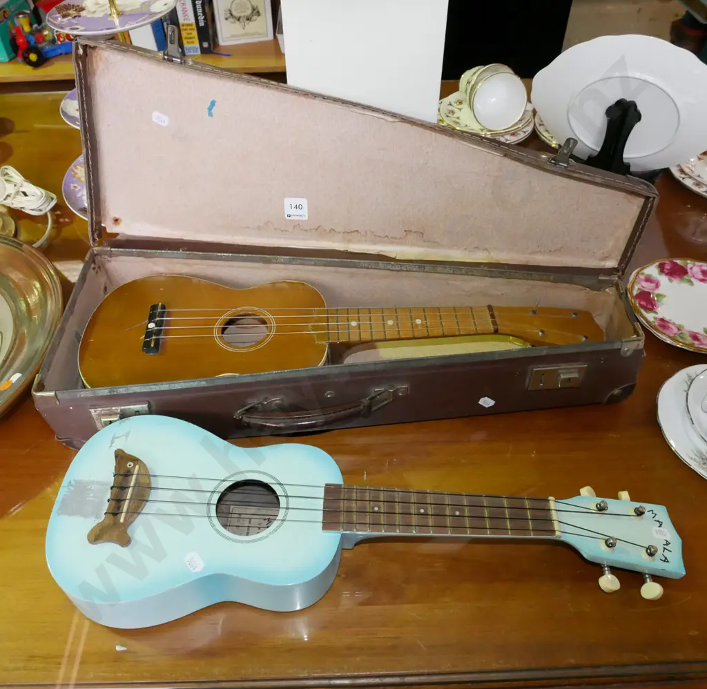 2x ukeleles - 1 has case Image 1++