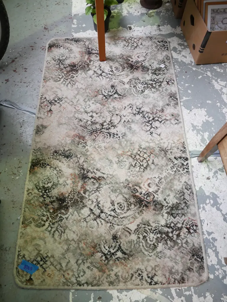 small edged floor mat L-1520 W-850 Image 1++
