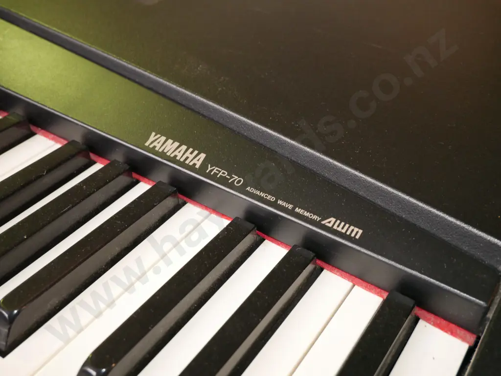 Yamaha YFP-70 keyboard on stand - may need attention, sustain seems to be stuck on Image 1++