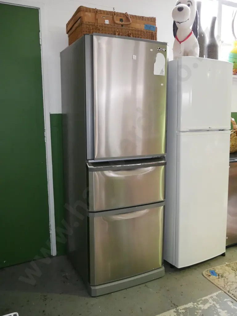 Mitsubishi fridge/freezer with vege drawer H-1680 W-600 D-640 Image 1++
