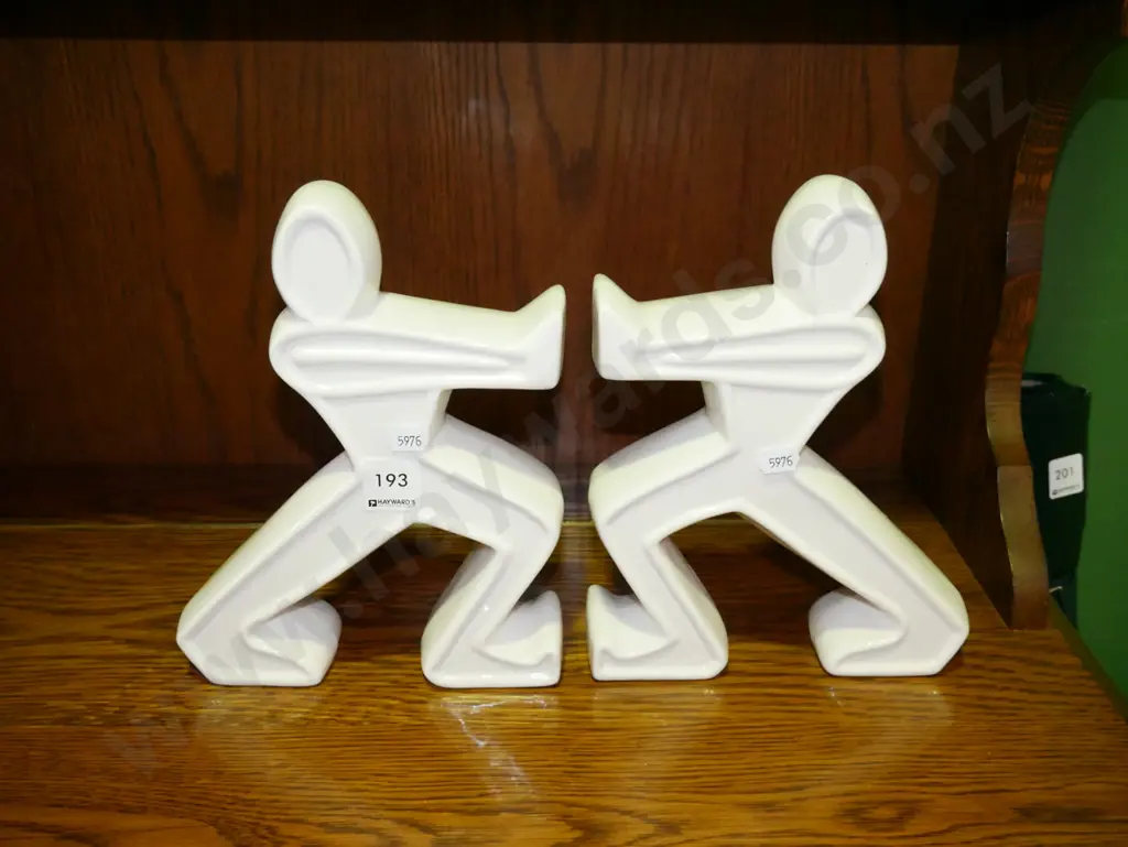 2x figural bookends Image 1++
