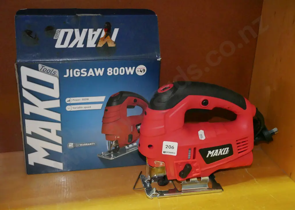 Mako jigsaw in box Image 1++