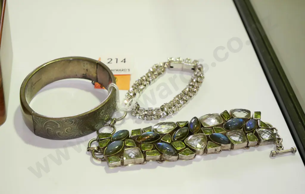 bracelets Image 1++