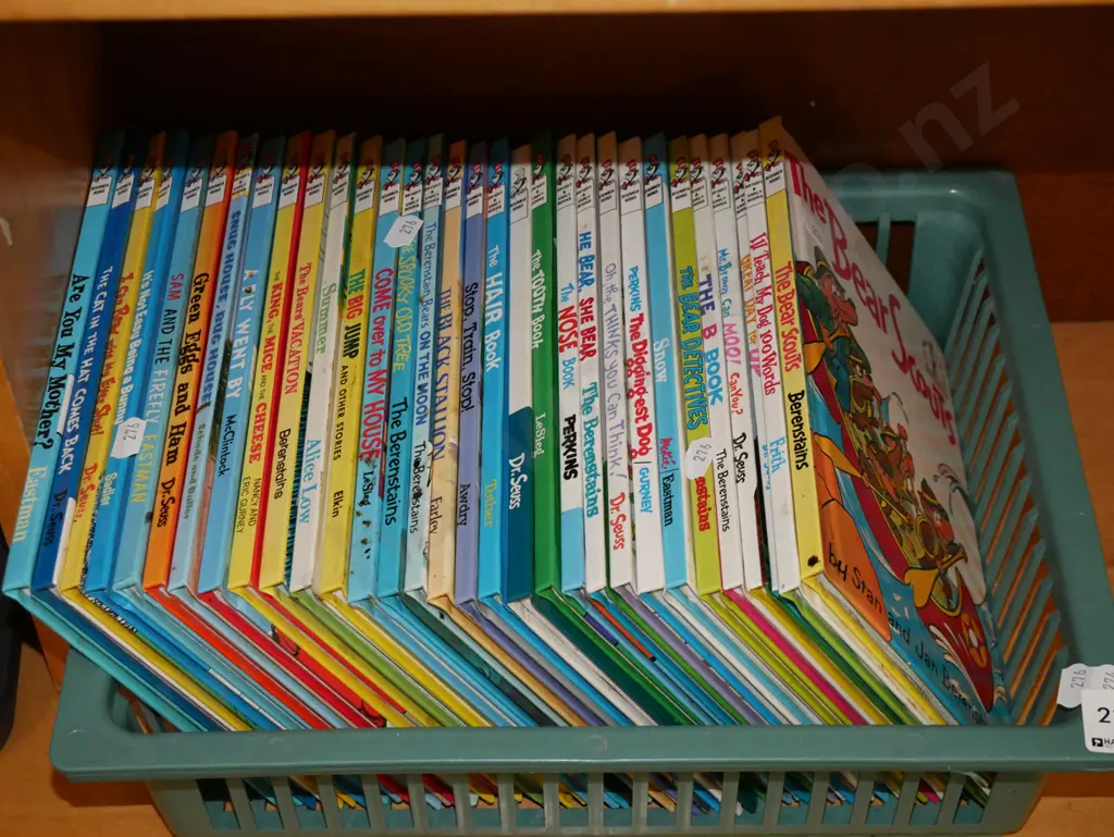 box; various children's books Image 1++