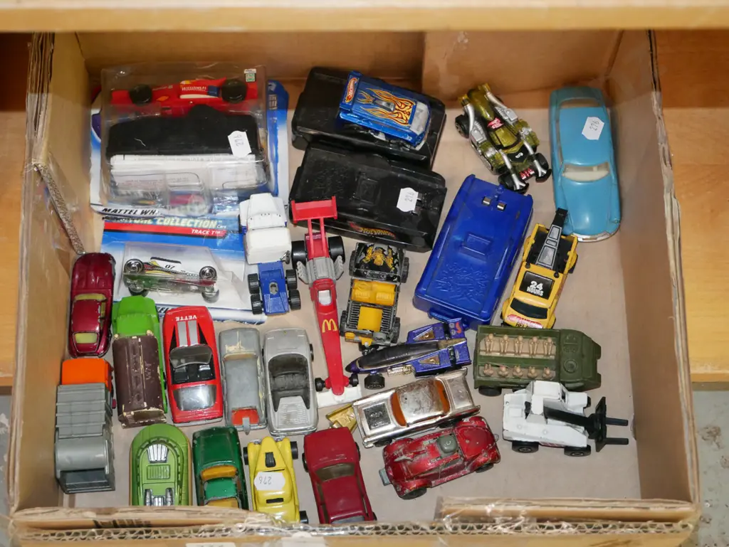 box of model vehicles Image 1++