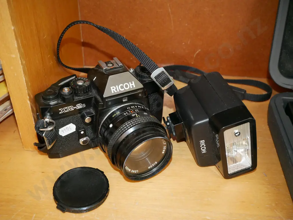 Ricoh XR-2s 35mm SLR film camera and flash Image 1++