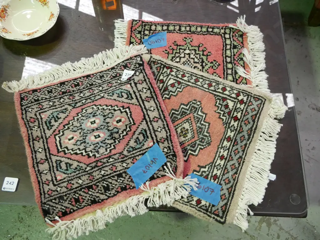 3x very small hand tufted mats L-300 W-300 Image 1++