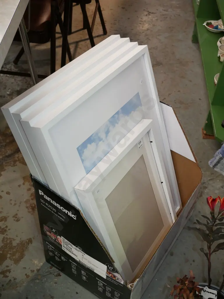 box; photo and poster frames Image 1++