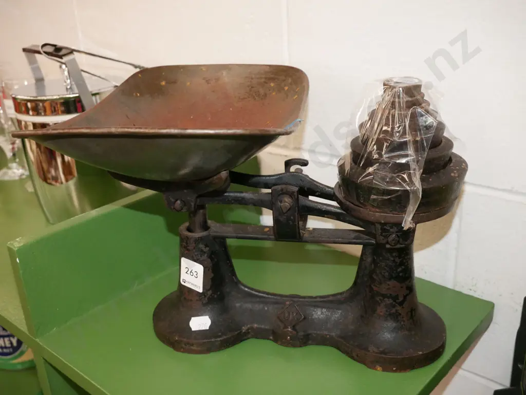 vintage balance scales Image 1++