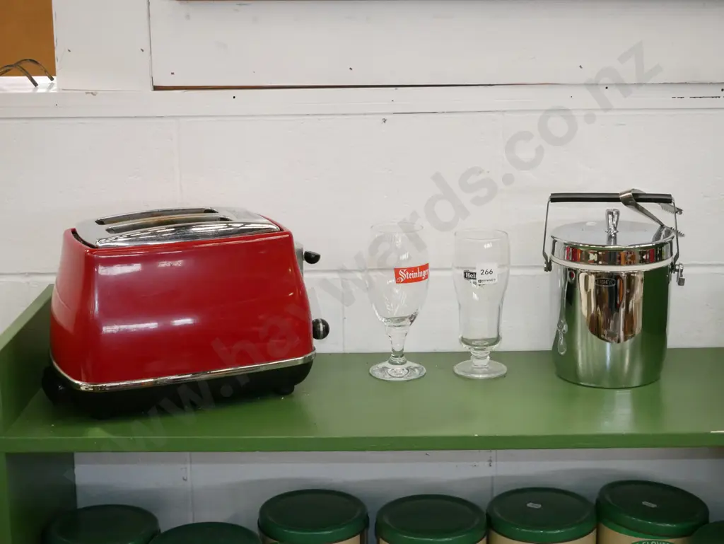 Delonghi toaster, 2x beer glasses, ice bucket Image 1++